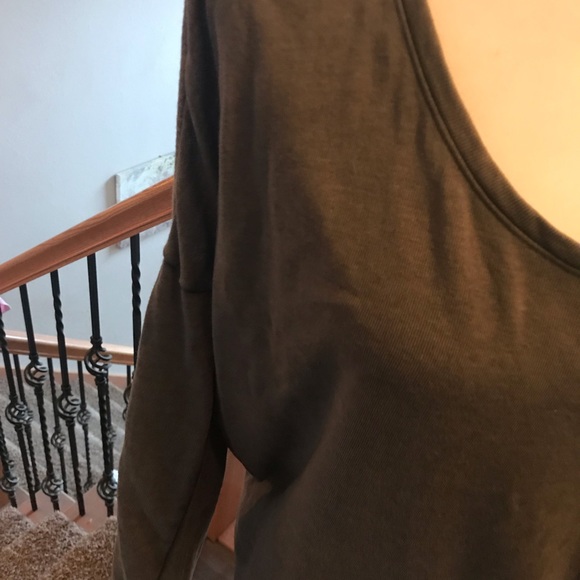 😻 Cold Shoulder Tunic - Picture 4 of 6